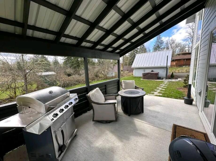 Romantic Cozy Cabin Walk To Lake Hot Tub Bikes Kayaks Grill Onalaska Extérieur photo